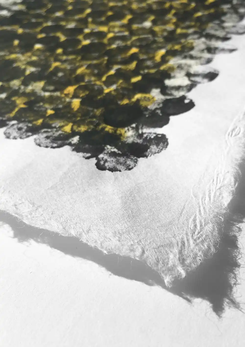 Peinture abstraite noir et jaune